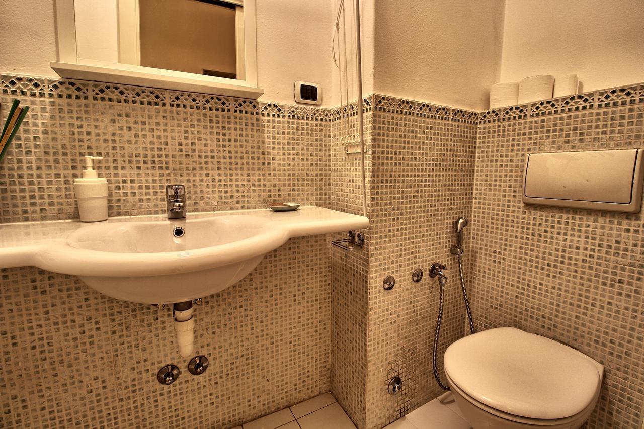 Ancient Courtyard Bonanomi 2 Bedroom Apartment Como Exterior foto